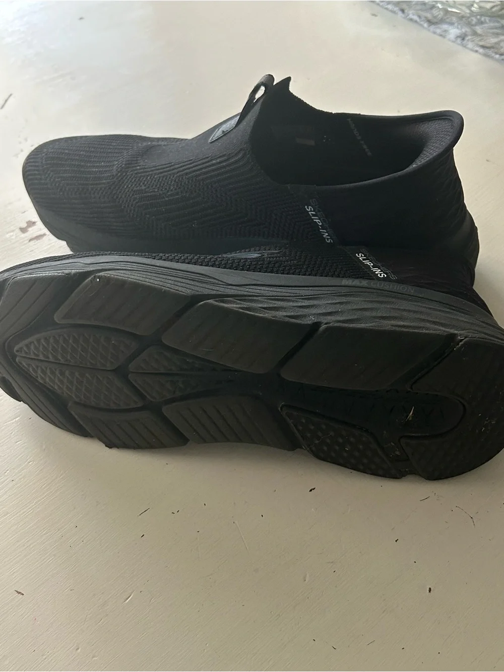 Skechers men’s max cushioning hands free slip-ins, black, size 11